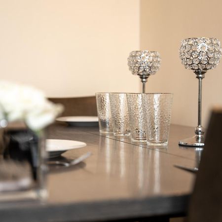 Luxury 2 Bed Apartment - Near Heathrow, Legoland, Windsor 斯劳 外观 照片
