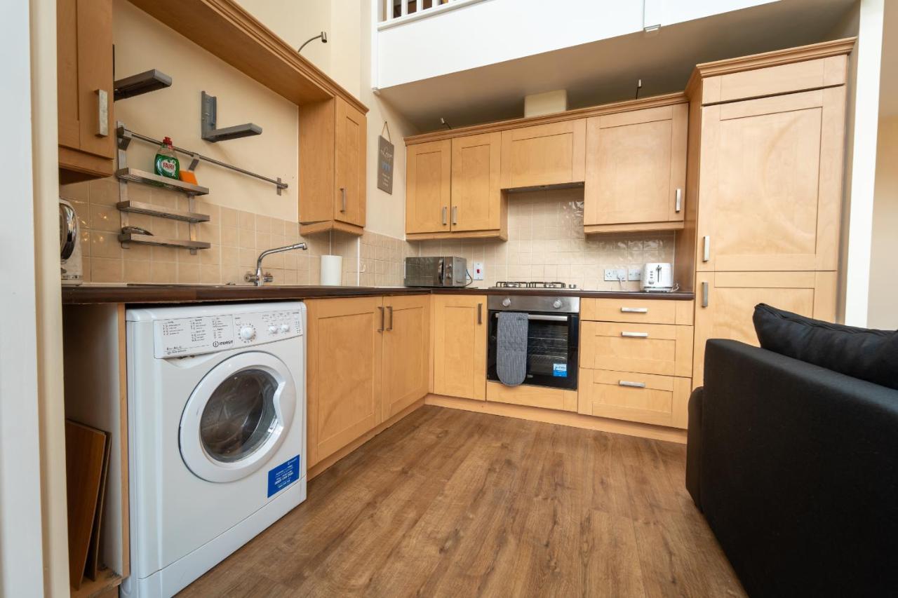 Luxury 2 Bed Apartment - Near Heathrow, Legoland, Windsor 斯劳 外观 照片