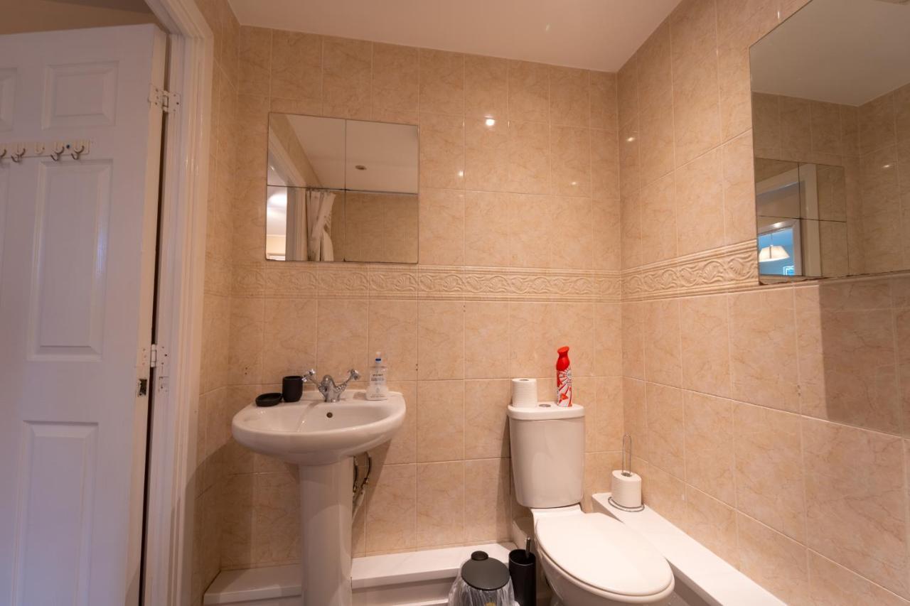 Luxury 2 Bed Apartment - Near Heathrow, Legoland, Windsor 斯劳 外观 照片
