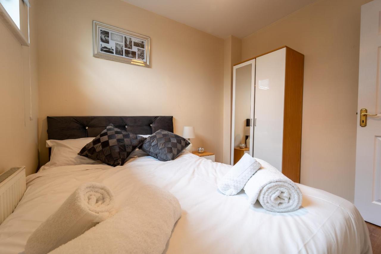 Luxury 2 Bed Apartment - Near Heathrow, Legoland, Windsor 斯劳 外观 照片