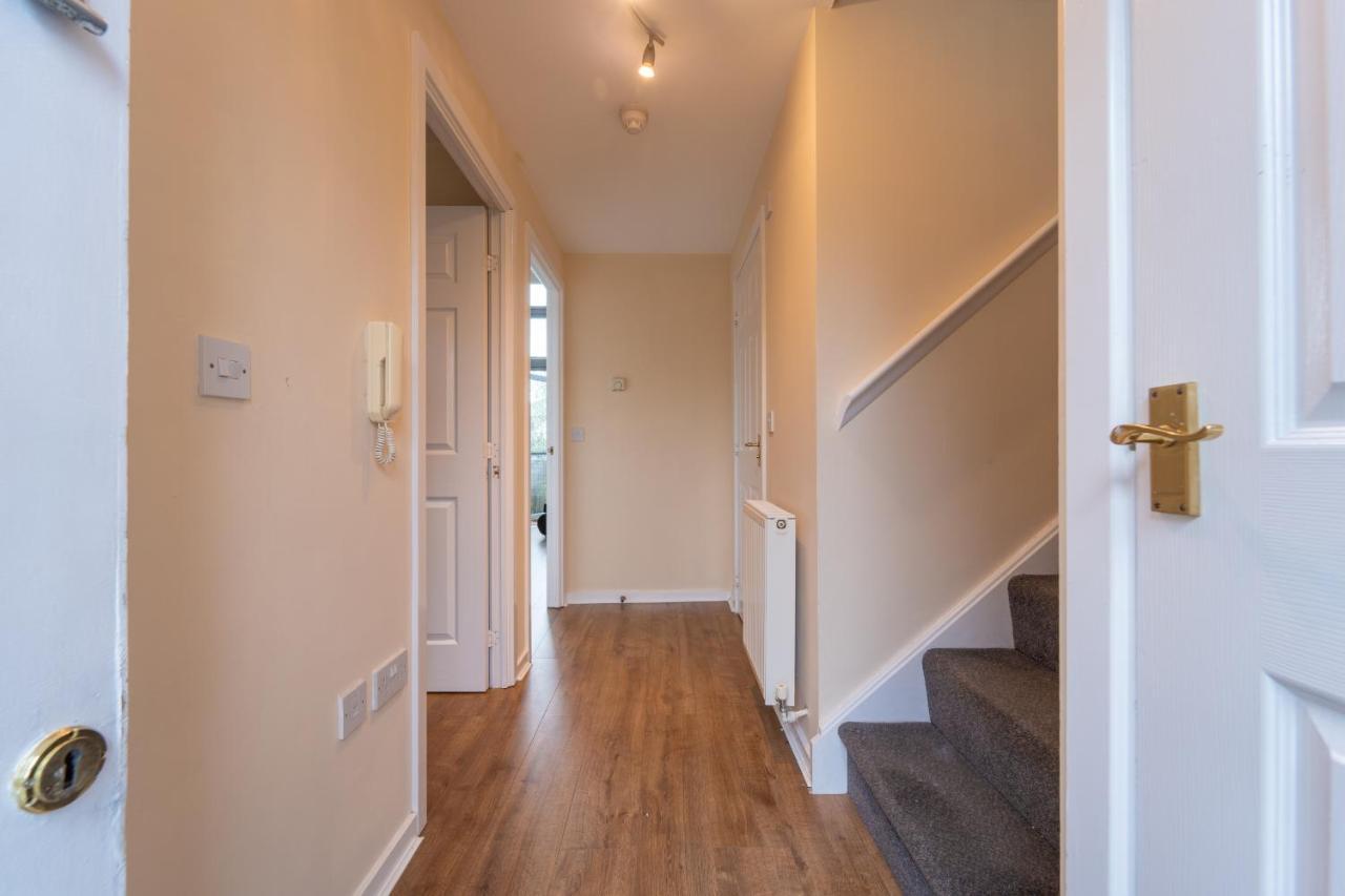 Luxury 2 Bed Apartment - Near Heathrow, Legoland, Windsor 斯劳 外观 照片