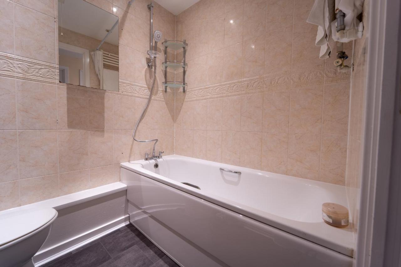 Luxury 2 Bed Apartment - Near Heathrow, Legoland, Windsor 斯劳 外观 照片
