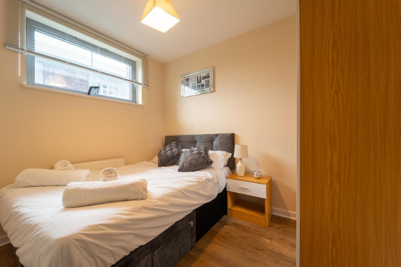 Luxury 2 Bed Apartment - Near Heathrow, Legoland, Windsor 斯劳 外观 照片