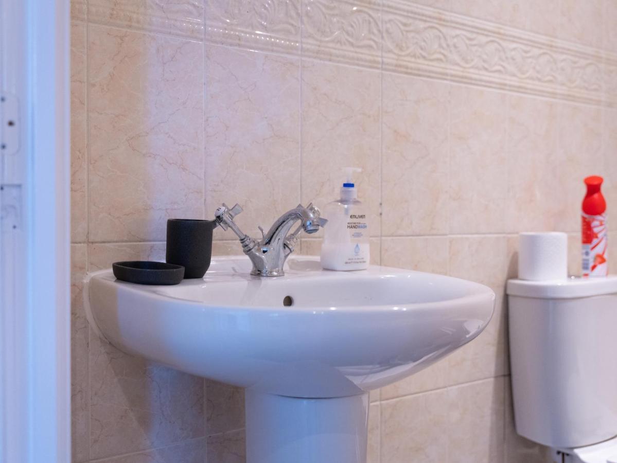 Luxury 2 Bed Apartment - Near Heathrow, Legoland, Windsor 斯劳 外观 照片