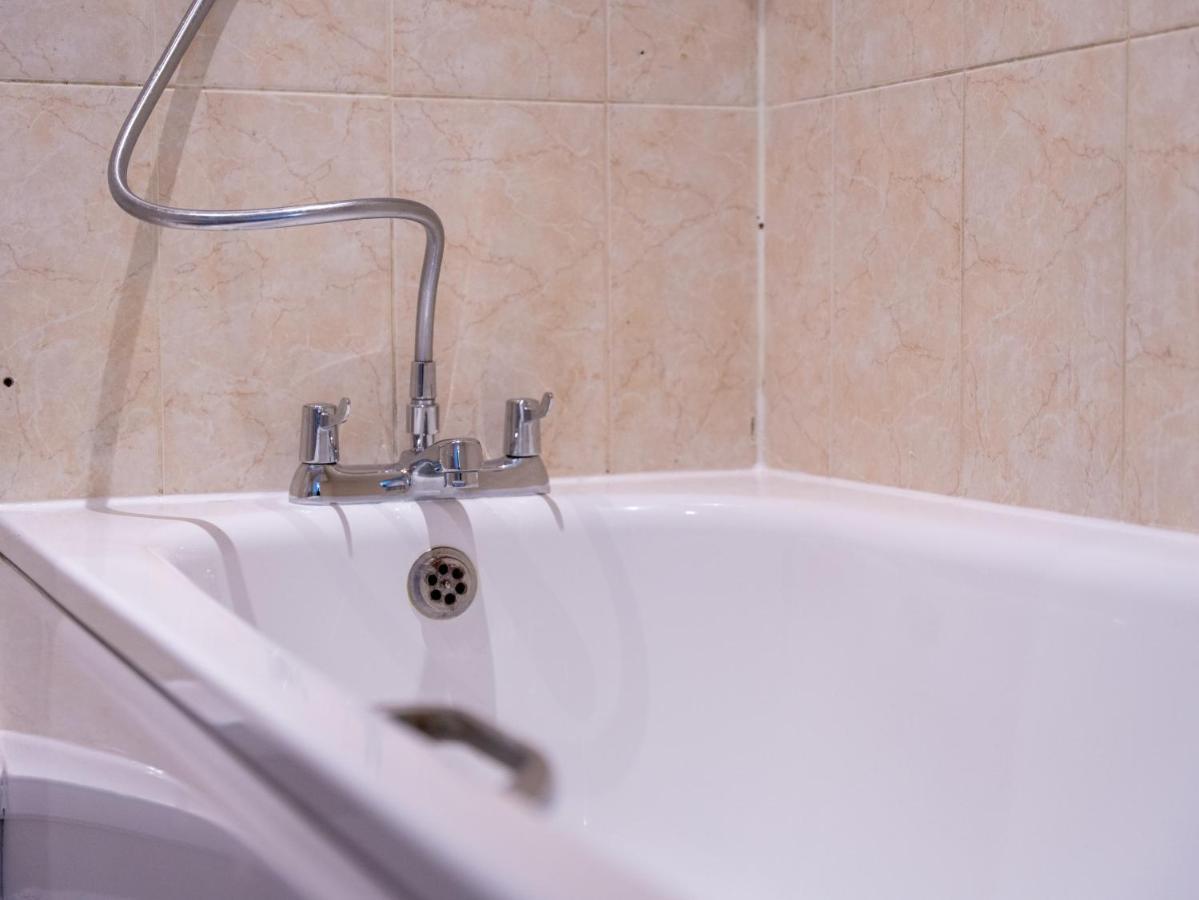 Luxury 2 Bed Apartment - Near Heathrow, Legoland, Windsor 斯劳 外观 照片