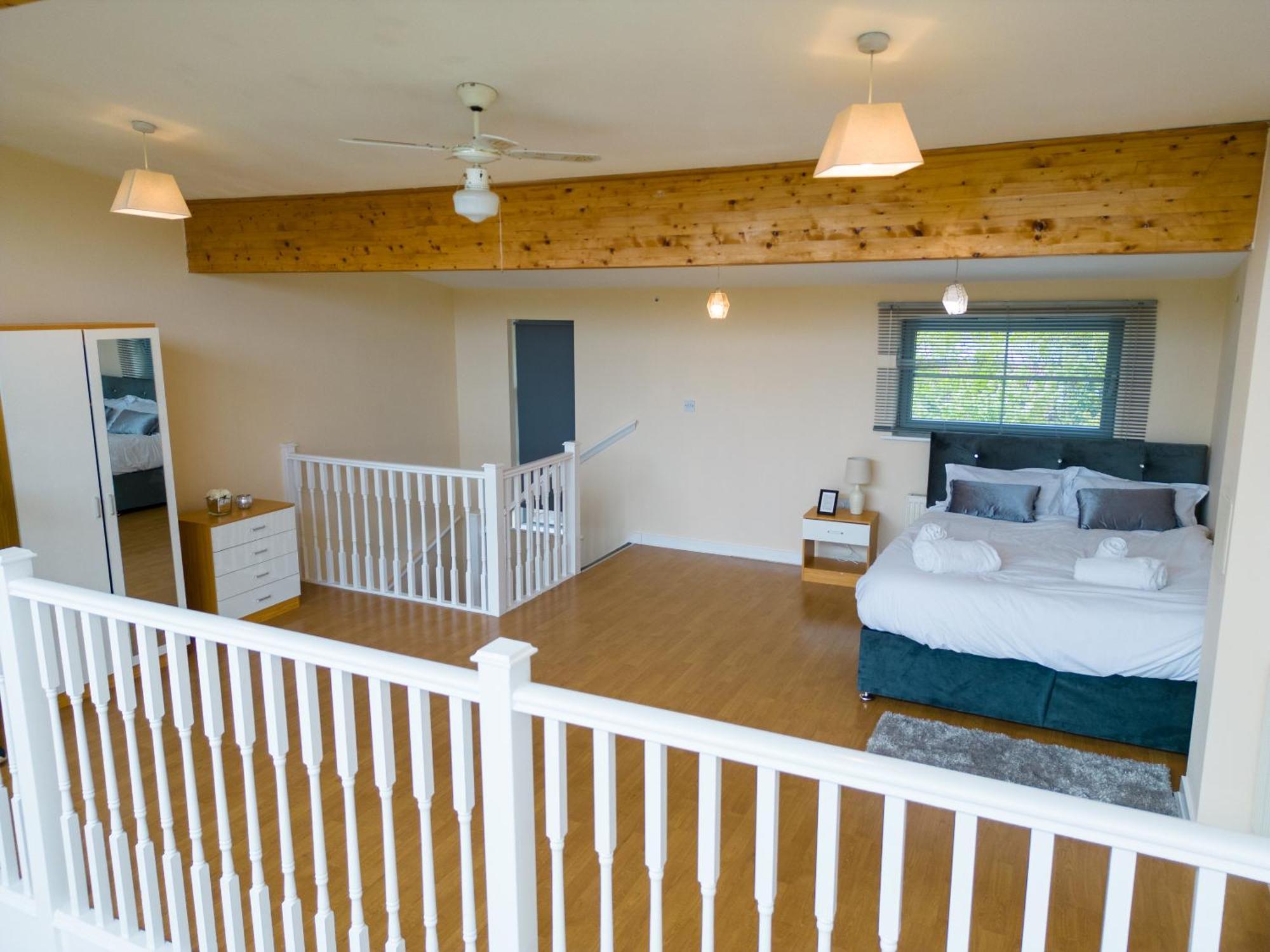 Luxury 2 Bed Apartment - Near Heathrow, Legoland, Windsor 斯劳 外观 照片