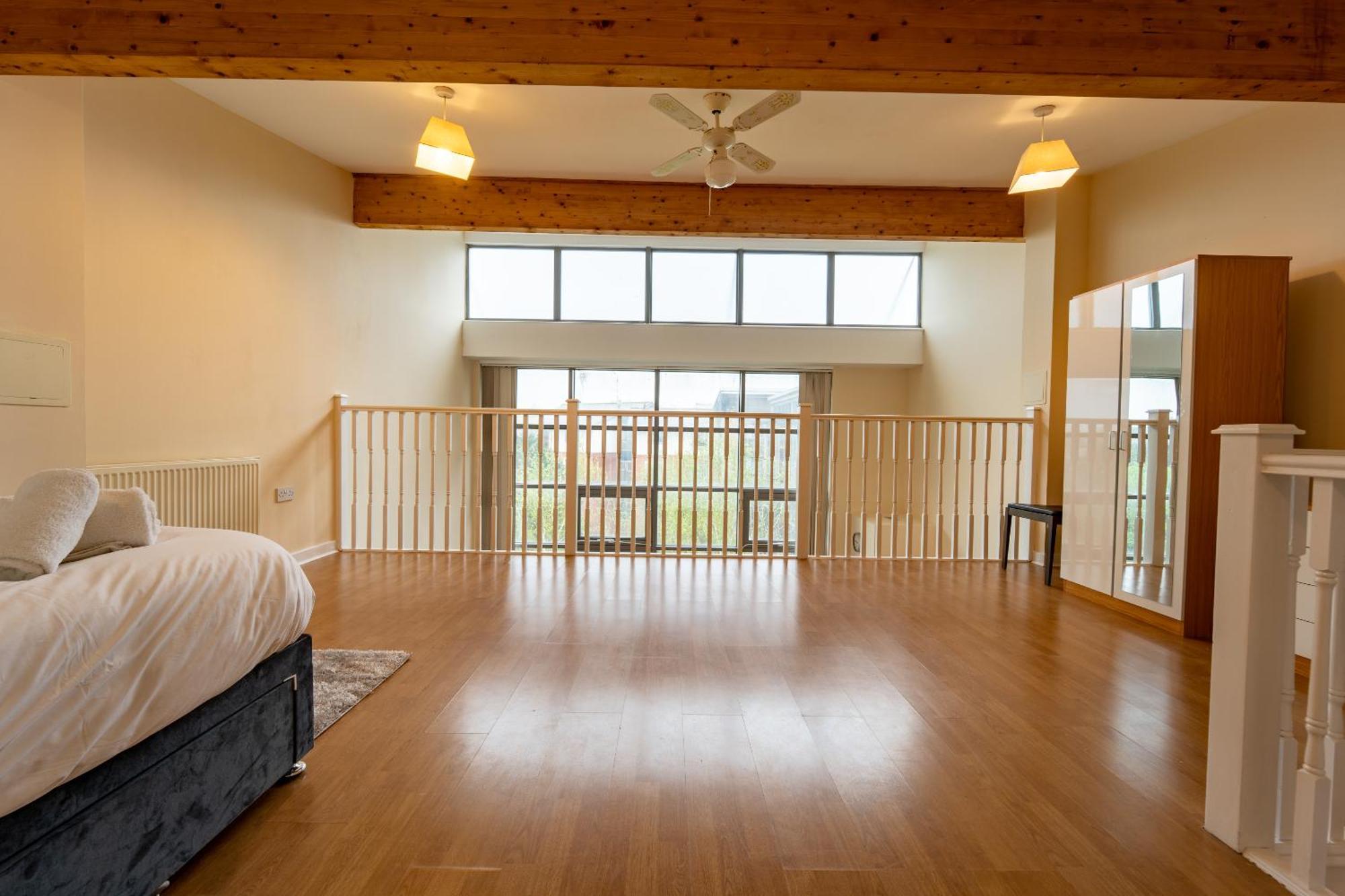 Luxury 2 Bed Apartment - Near Heathrow, Legoland, Windsor 斯劳 外观 照片