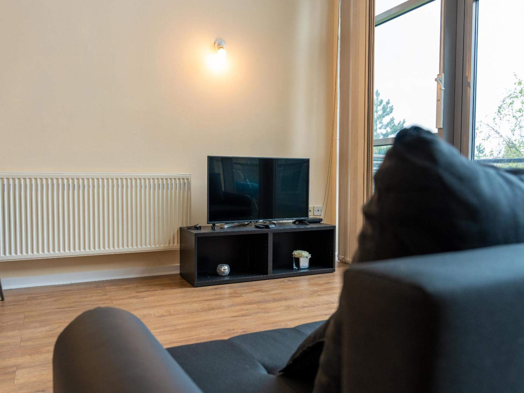 Luxury 2 Bed Apartment - Near Heathrow, Legoland, Windsor 斯劳 外观 照片