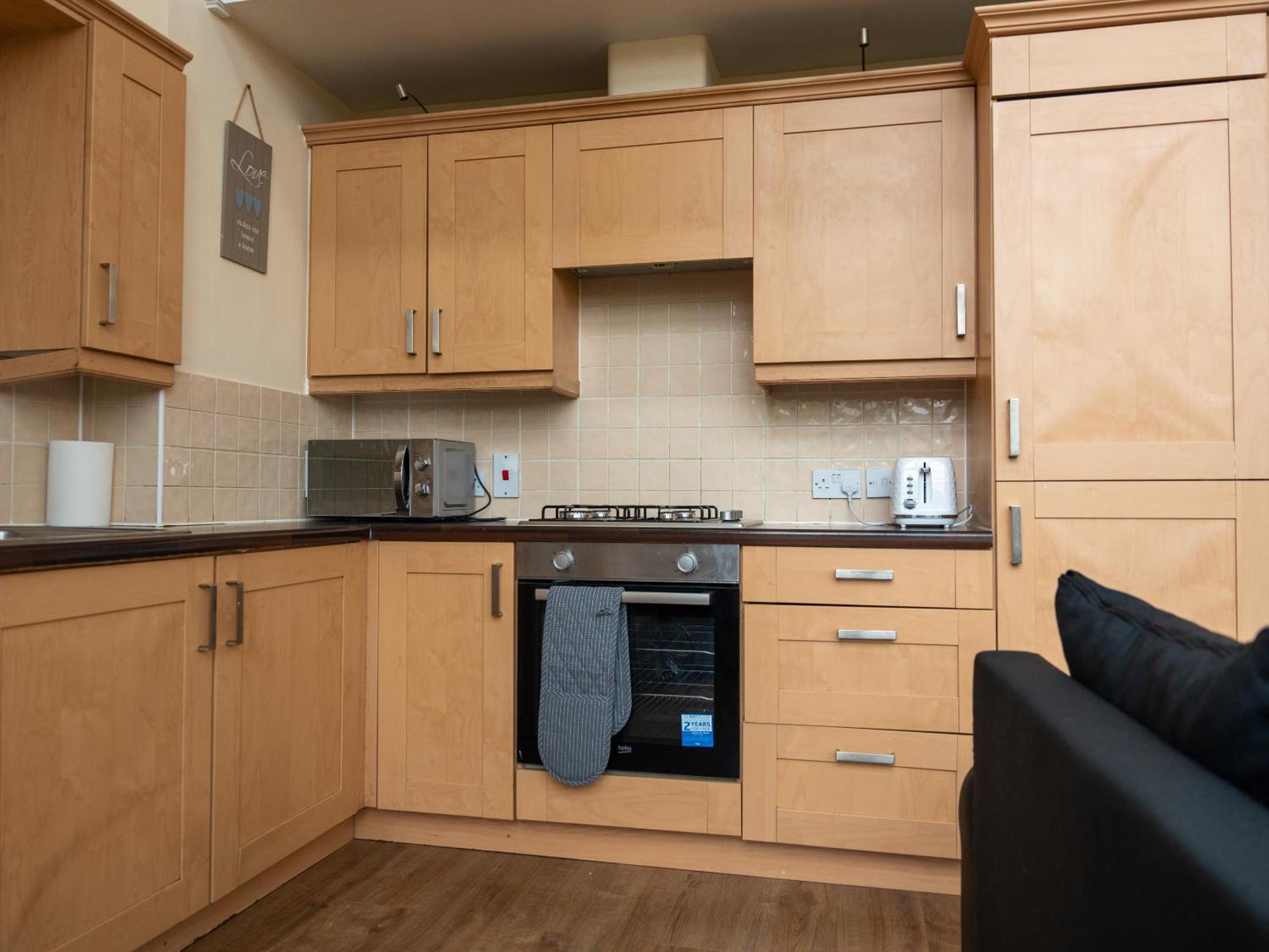 Luxury 2 Bed Apartment - Near Heathrow, Legoland, Windsor 斯劳 外观 照片