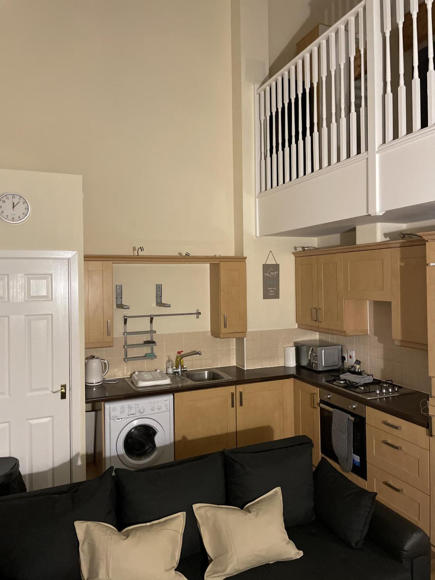 Luxury 2 Bed Apartment - Near Heathrow, Legoland, Windsor 斯劳 外观 照片