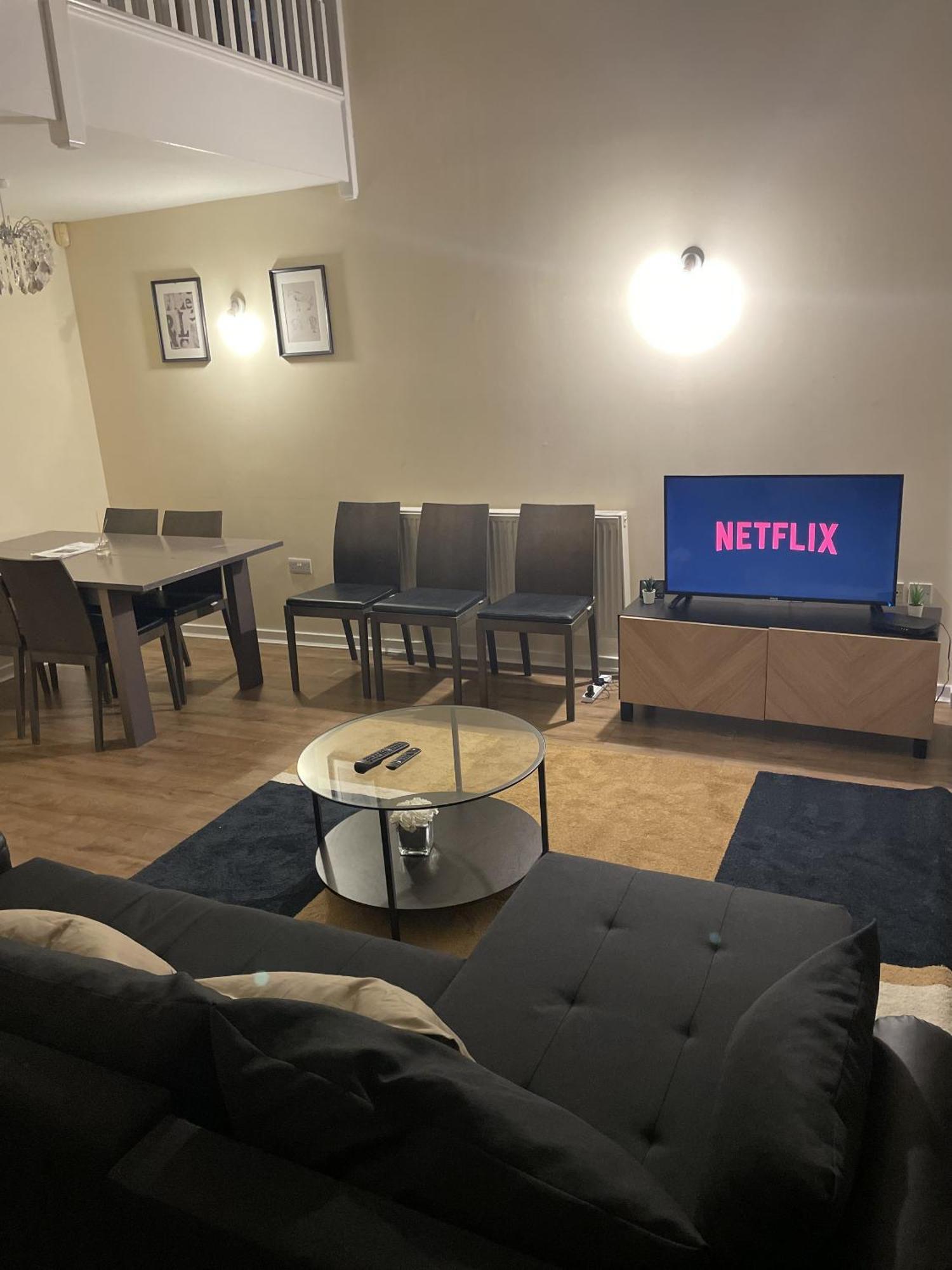Luxury 2 Bed Apartment - Near Heathrow, Legoland, Windsor 斯劳 外观 照片