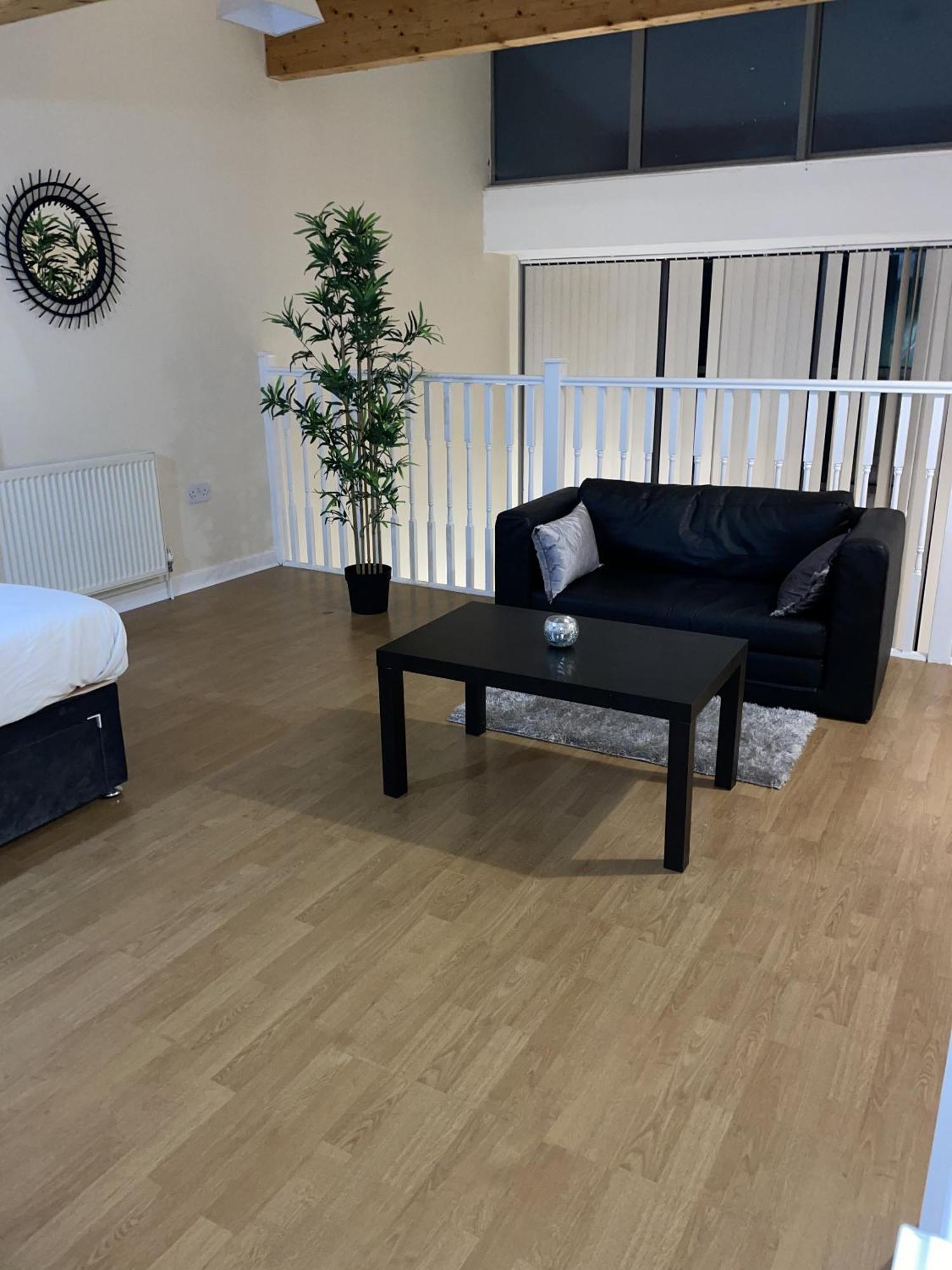 Luxury 2 Bed Apartment - Near Heathrow, Legoland, Windsor 斯劳 外观 照片